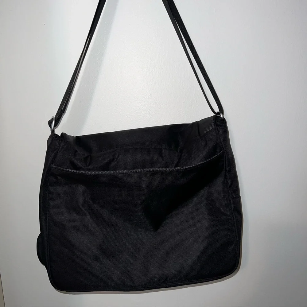 Tumi T-Tech Black Messenger bag. Excellent new condition